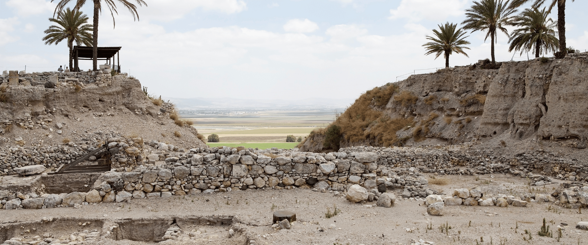 Pronunciation of megiddo